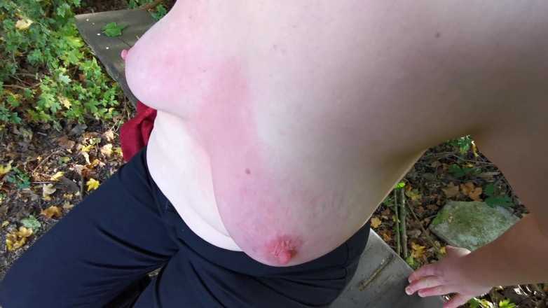 Bouncy Tits Action: Bez kondomu koz a tvrdý výprask vagíny