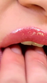 Super Sexy Virgnee in a Double Penetration and Creampie