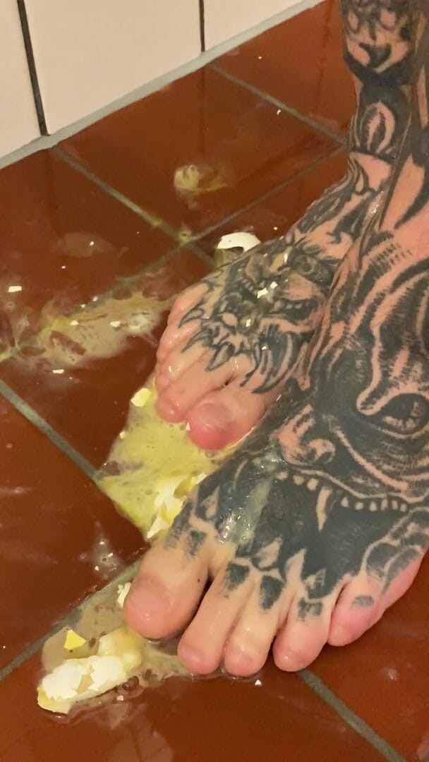 VikingsFeet: Piedi vs uovo crudo