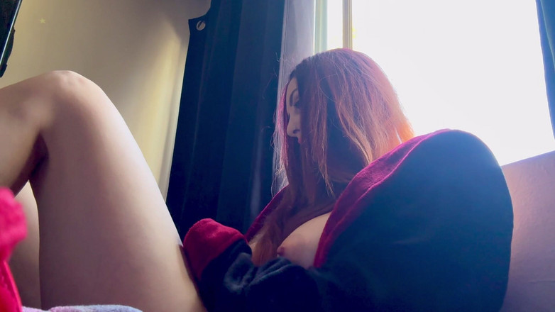 Artemisia Love: Італійська мамка з великими цицьками Артемія любить збуджені цицьки, соски, грати в фетиш куріння