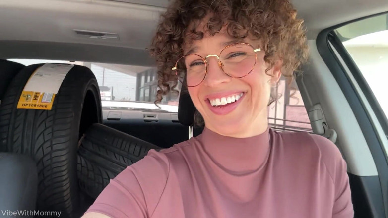 VibeWithMommy: Rainha de cabelos encaracolados pega garoto de café