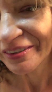 Ta belle-mère coquine Tia sait que tu regardes du porno MILF - POV