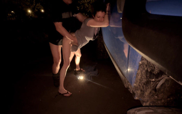 Whore Moan: Una sveltina lungo la strada una moglie zoccole deepthroat pubblica