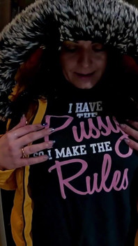 Lesklá žlutá Downjacket BJ - Pussy Rules Shirt a Dvojitá mrdka na mém oblečení