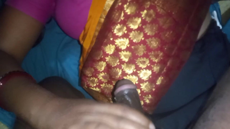 Priyanka314: Hintli thelgu yenge ev hanımı ev yapımında sikişiyor