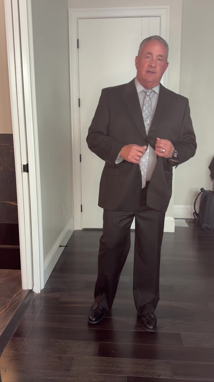 GottaLuvBB: Nevlastní otec přijde domů v obleku