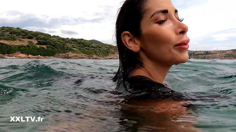 XXLTVFR: Aksi hot lesbian clea gaultier dan tiffany leiddi yang saling...