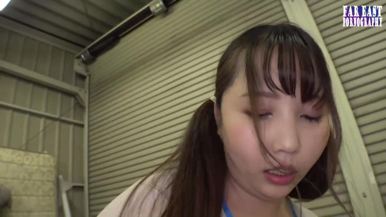 Far East pornography: Oraș-îndrăzneț Cupa G pe un corp-vopsea suflecată data expus faza.2