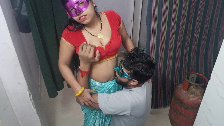 Hindi-Sex: Máy bay bà già Ấn Độ nóng bỏng với cặp mông mọng...