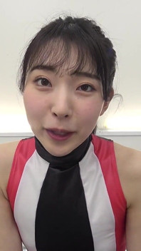 Los Pies De Abanico De Hikaru Minazuki Embutidos En Stockings Rojos Y Untados En Loción