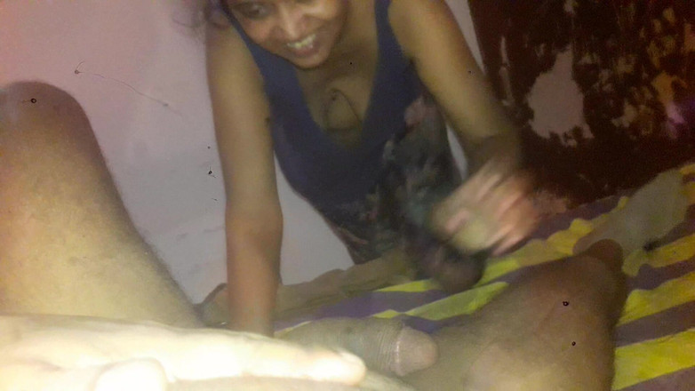 Tina Baby: 我的女仆吮吸我的鸡巴