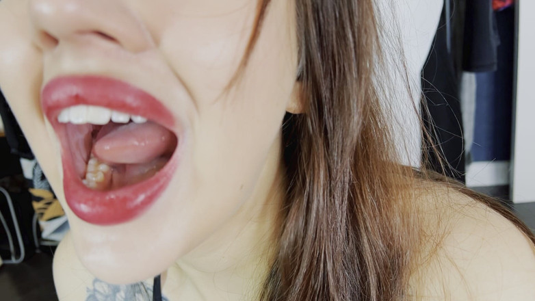 JessLux: 당신을 먹고 있는 거인들