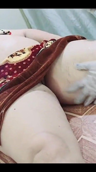 Gordito cuerpo netu la hermosa india grandota disfrutó de masaje caliente y sexy mientras hablaba sucio en audio hindi