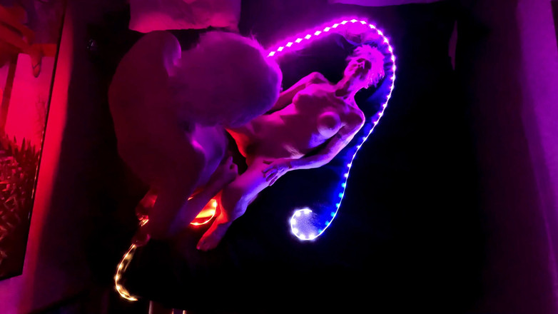 FromThisNight: 用脱衣舞灯做爱