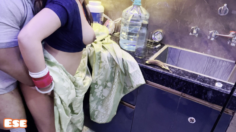 Sammy Sins: Tante seksi india dientot habis-habisan di dapur
