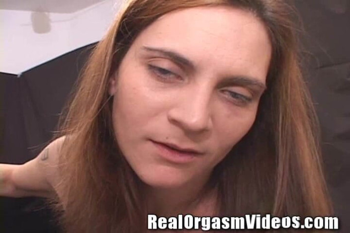Sybian Orgasm Videos: Zrzavá manželka má orgasmy na Sybian Monster jízdě na kundičce...