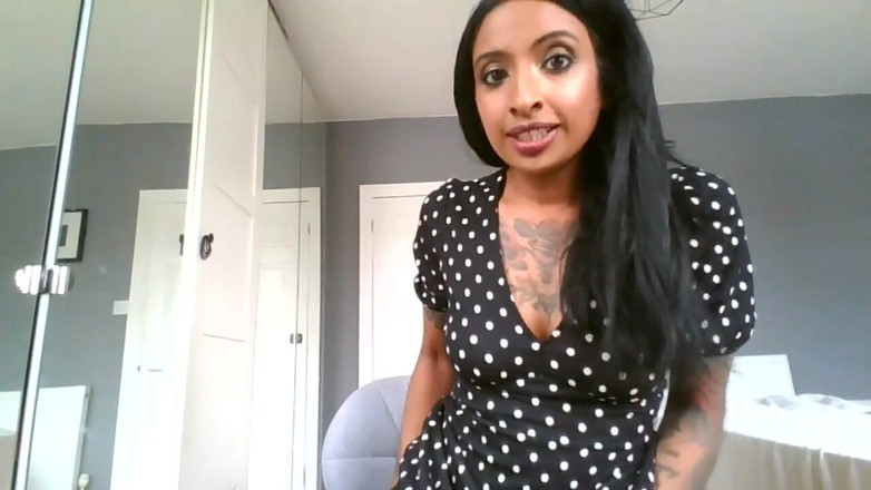 BabeXX69XX Asian MILF: Lief meisje smeekt stiefvader om anaal