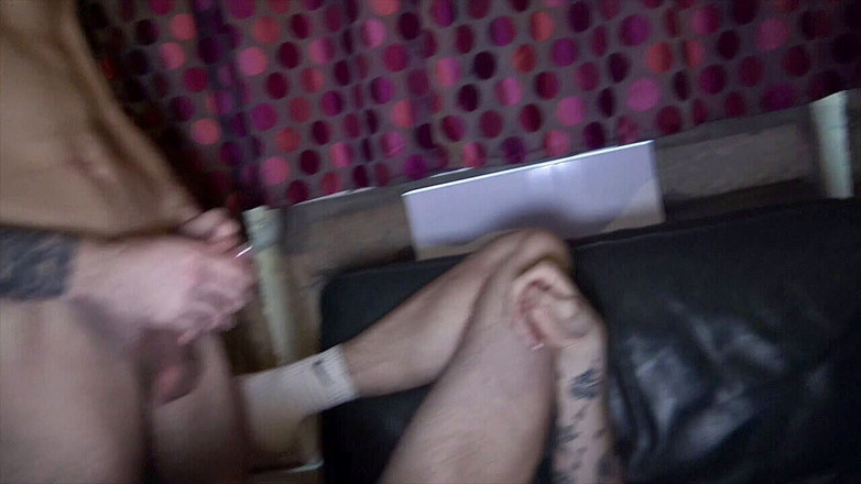 SEX WITH MY BEST FRIEND: Kevin futut de prietenul său mai tânăr