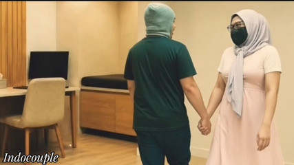 Indo Couple: Gadis Sekolah 18+ Berseragam Sekolah Keperawatan, Pantat Indah Dan Memek Berbulu...