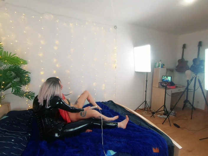 Arya Grander: Zákulisí hezkých lesbických fetiš dívek, které dělají sexuální video. Pozitivní...