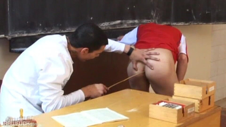 Raw Fuck: Yuvarlak balon götünü kırbaçlıyor