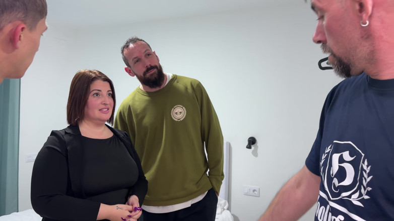 Hume Love: Fată spaniolă dolofană se întâlnește cu clanul iubitului și ajunge să fie...