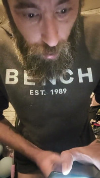 Velký čůrák honí a kouří