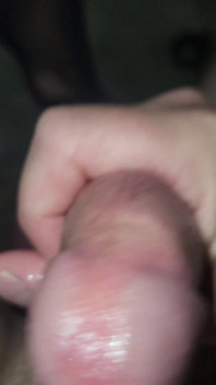 Ejaculare uriașă pe picioare după muie de la soția latino în timp ce poartă ciorapi și lenjerie sexy