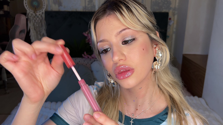 Stellafatale: Sinnliche Lippen necken &amp; Gloss zum Lippenstift Transformation - Nahaufnahme Lippenfetisch