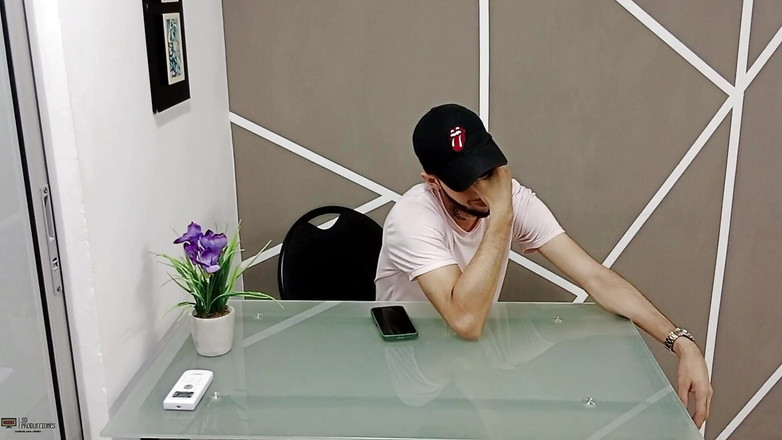 Vayolet: Enteada tesuda comendo o pau grande do padrasto para mantê-lo...