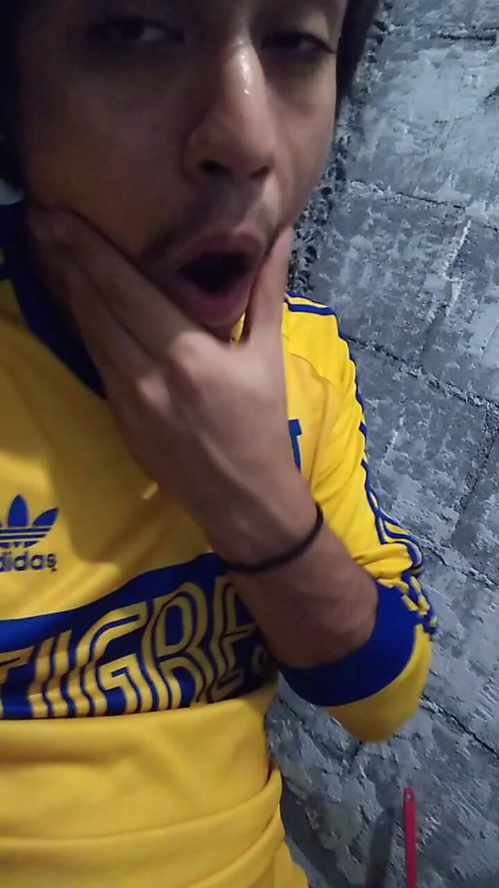 AlexAlejandro13: Тобі подобається, як я стирчаю язик, щоб ти міг грати з ним дуже добре
