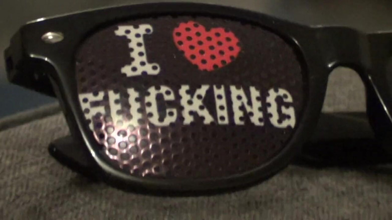 Gaybareback: Leo Senthy dikongkek tanpa kondom oleh kawannya dalam jockstrap