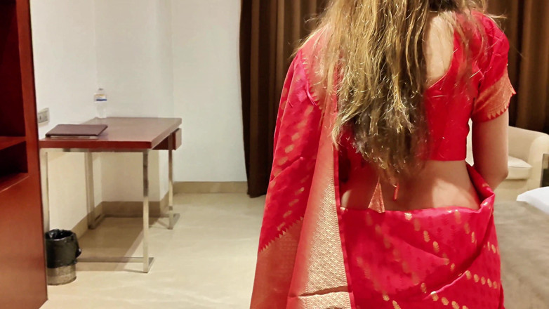 Sassysonia: Hintli yeni evli kadın duygularını kontrol edemiyor ve onu kendi...