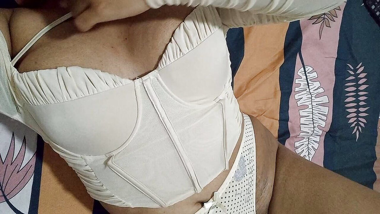 PATY PATY: कामुक सौतेली मम्मी और सेक्स प्रेमी सबसे रोमांचक और स्वादिष्ट हस्तमैथुन की शुरुआत प्रस्तुत करते हैं