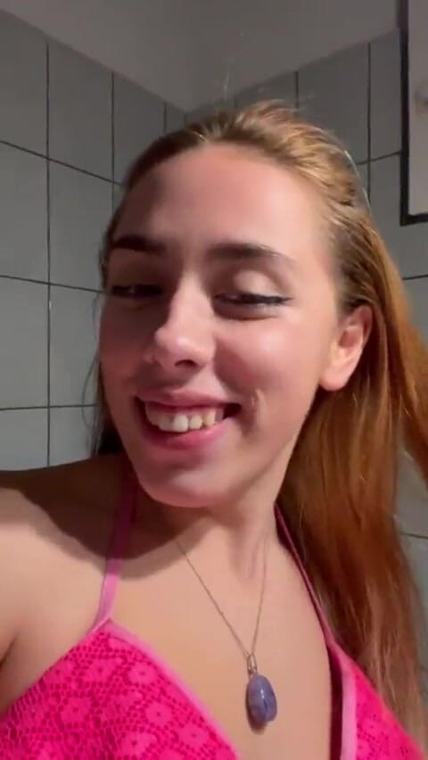 Raxxxbit: Selfie - I'm Alittle Toilet
