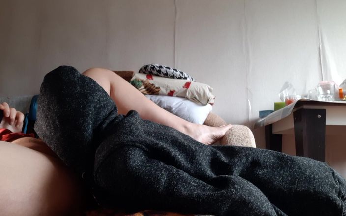 Lesbian-candys: Когда мой бойфренд пошла принимать душ, его мачеха соблазнила меня и трахнула меня