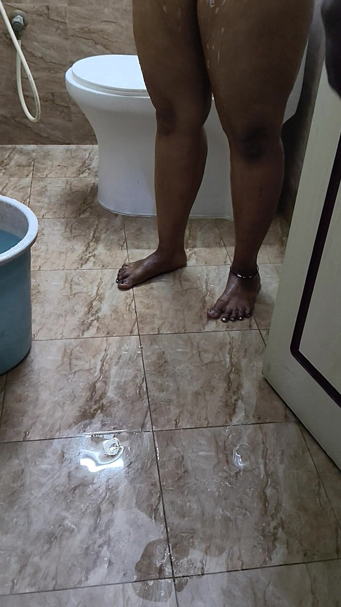 Benita sweety: Tante cantik mandi air panas setelah pijat minyak