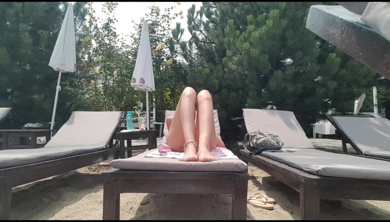 Erotic Tanya: Zu meinen füßen ignoriert wie der cuckold, der du bist