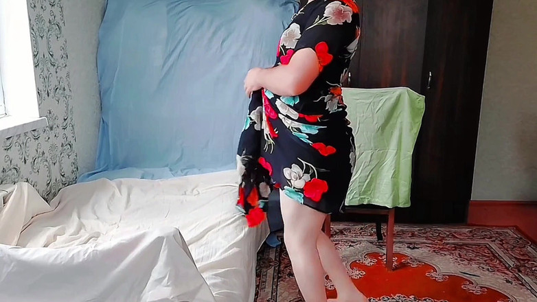 Kitty_Cross: Party Mini-kleid Sissy weißer körper dicker arsch, dicker hintern, transvestiert,...