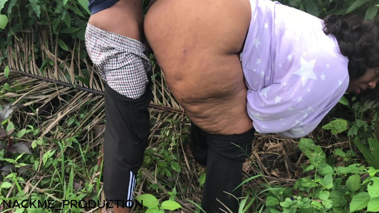 NACKME_PRODUCTION: Vluggertje in de bush, werd bijna betrapt