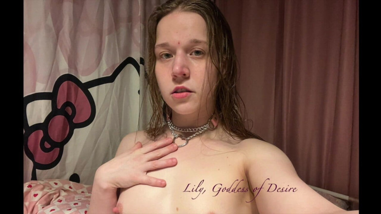 Lily, Goddess of Desire: Pelacur penurut menampilkan dirinya dengan kerah