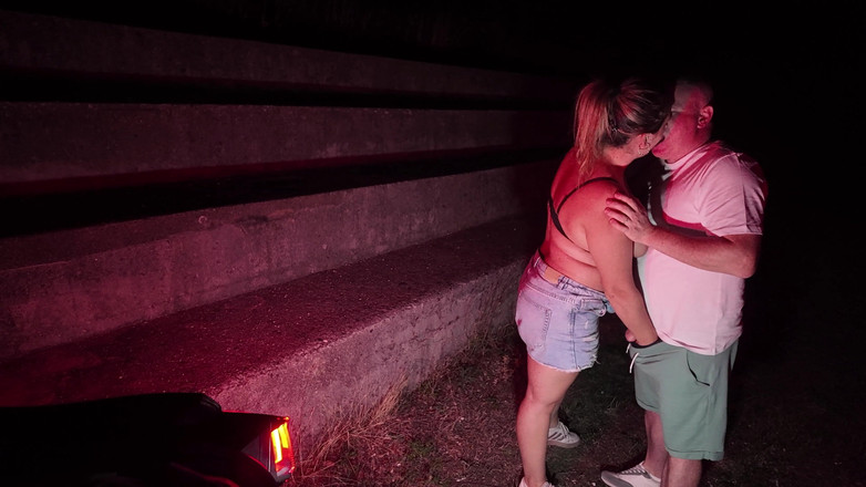 Alex e Bianca: 남편이 직장에 있는 동안 밖에서 섹시한 친구를 따먹어... 대박 후장 섹스