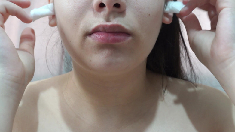 AmayaMori: La mia sorellastra si mette cotone nel naso e si...