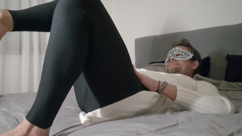 SavageHeater59: Urocza poranna ręczna robota z wytryskiem na moim tyłku