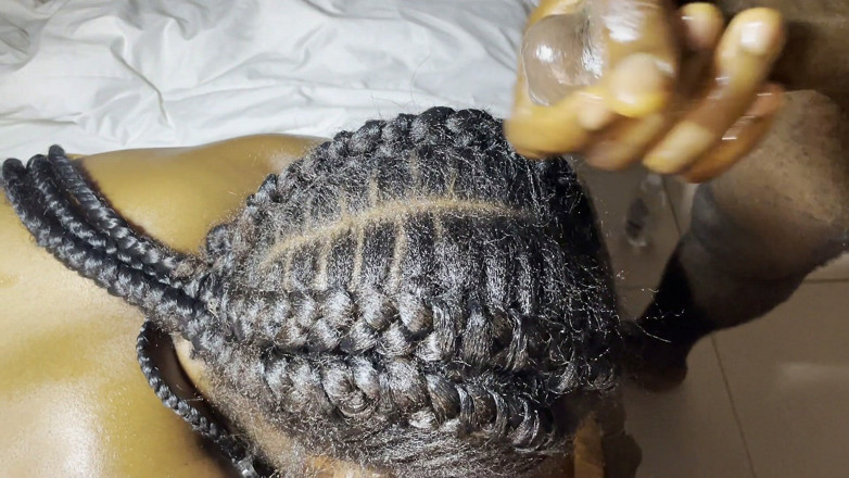 African Beauties: エボニーティーンが精液を受け取るためのヘアフェティッシュ