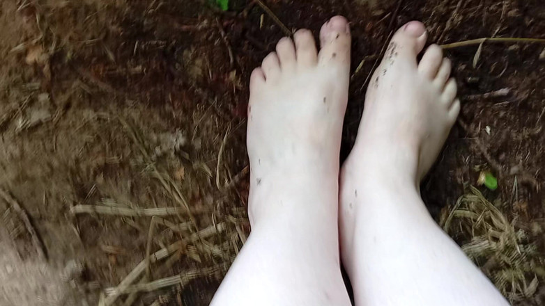 tammara big: Dirty Feet Outside