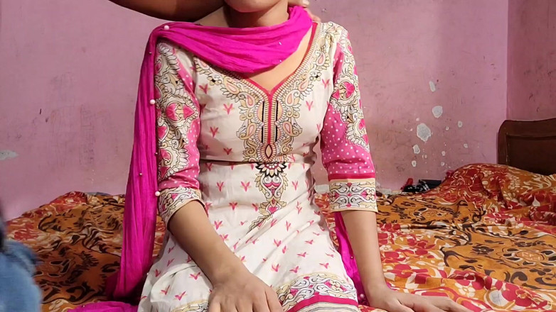Your kavita bhabhi: Une bhabhi desi se fait baiser par son demi-frère