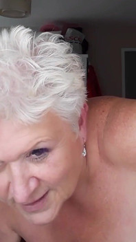 Подивіться, як він вибухає в моїх руках!