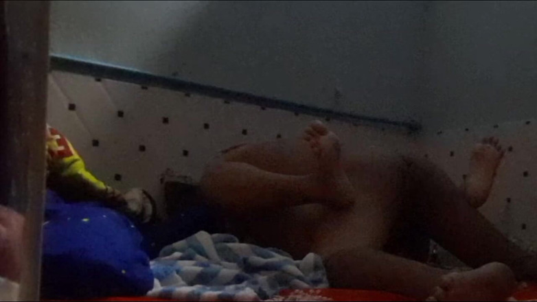 House wife: Urmărește-mă cum mă fut o văduvă sexy, vecină de 35 de...