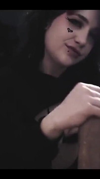 Gadis gotik nyepong kontol terbaik